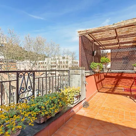 Prati Charming Attic Apartmán *